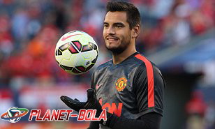 Resmi, M.U Perpanjang Kontrak Kiper Sergio Romero