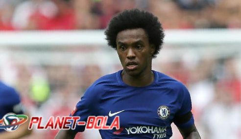 Barcelona Gencar Bidik Gelandang Chelsea, Willian