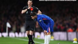 Arsenal vs Chelsea: Liam Rosenior Merasa Dipermainkan oleh Kartu Merah